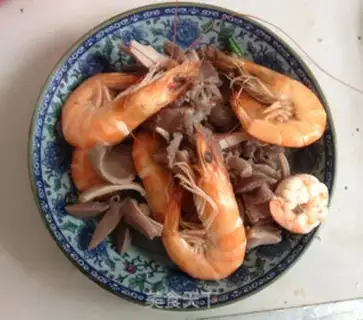 Make Spicy pan shrimp noodles step 5