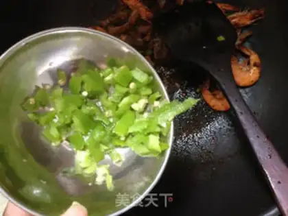 Make Spicy pan shrimp noodles step 8