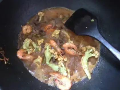 Make Spicy pan shrimp noodles step 9