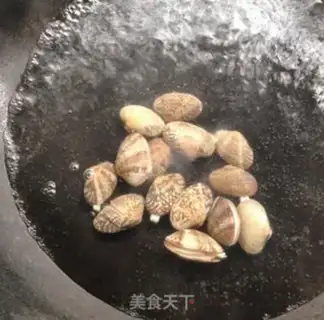 Make Cracking eggs step 1