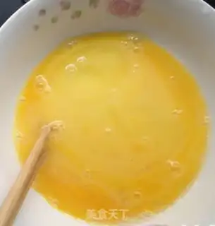 Make Cracking eggs step 4