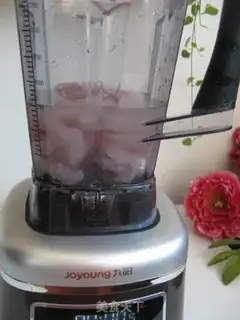 Make Strawfishballs step 4