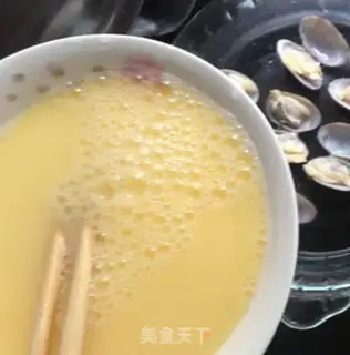Make Cracking eggs step 6