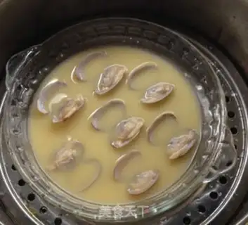 Make Cracking eggs step 7