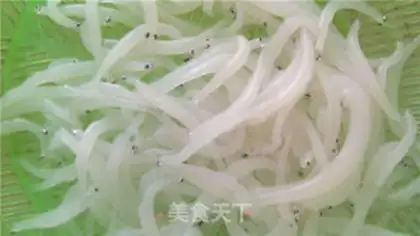 Make Silverfish fried eggs step 0