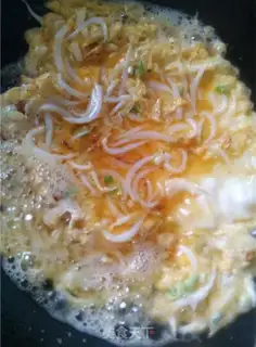 Make Silverfish fried eggs step 4