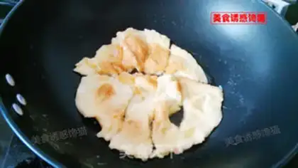 Make Carrot cucumber fried eggs step 1