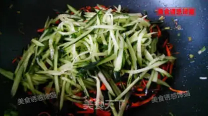 Make Carrot cucumber fried eggs step 4