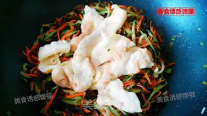 Make Carrot cucumber fried eggs step 5