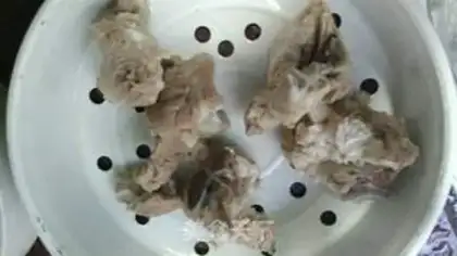 Make Whispered pork soup step 1