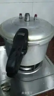 Make Whispered pork soup step 4