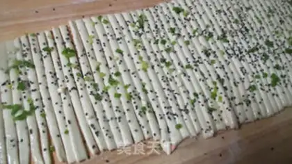 Make Black sesame onion oil rolls step 4