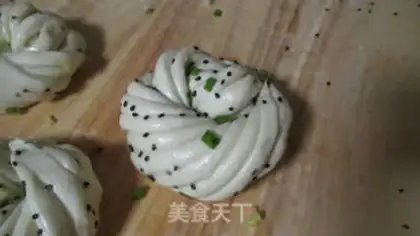 Make Black sesame onion oil rolls step 6