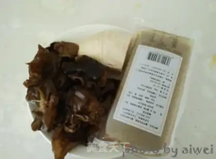 Make A duck-cooked cabbage soup step 1