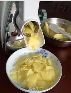 Make A simple and delicious family makes chips step 1