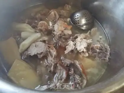 Make A duck-cooked cabbage soup step 3