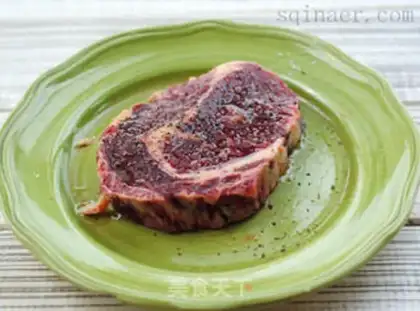 Make Black pepper steak step 1