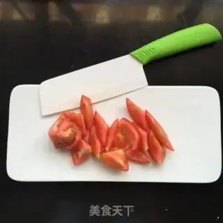 Make Tomato fried eggs step 1