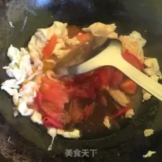 Make Tomato fried eggs step 7