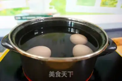 Make Egg soup step 1
