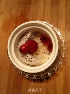 Make Peach gel, silver-eared dragon nuts step 1