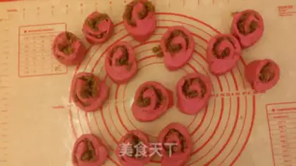 Make The roses of the Dragon step 5