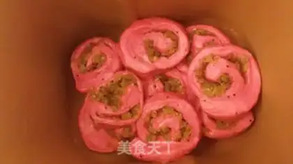 Make The roses of the Dragon step 7