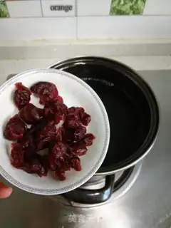 Make Cranberry egg soup step 1