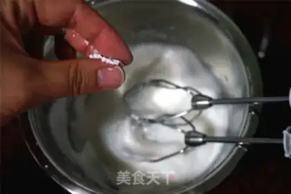 Make Tea-colored cake rolls step 6