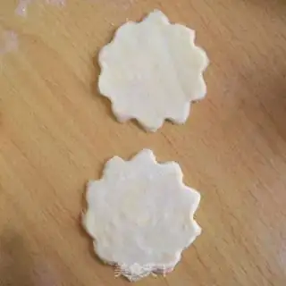 Make Soccer shrimp pie step 14