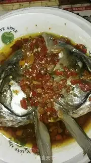 Make Electric rice and steamed fish heads step 3