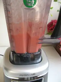 Make Red tea and tomato juice step 3