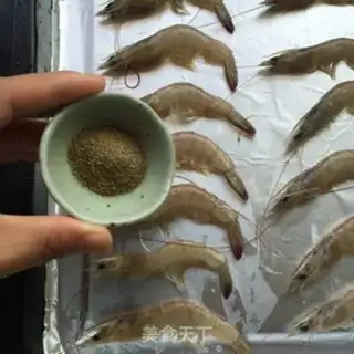 Make Pretzels roasted shrimp step 1