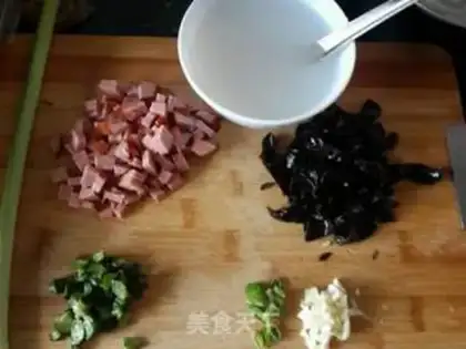 Make Molybdenum cap pouring noodles step 0