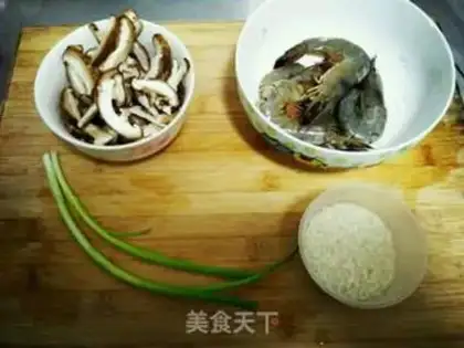 Make Porridge for mushroom shrimp step 0