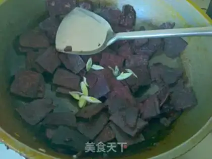 Make The cabbage makes black rice cake step 5