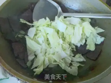 Make The cabbage makes black rice cake step 6
