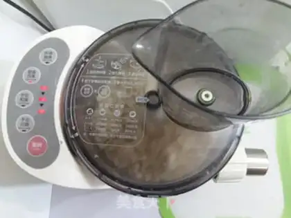 Make Noodle pizza step 2