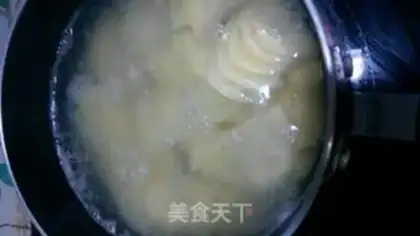 Make Tomato potato fried eggs step 0