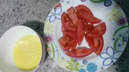 Make Tomato potato fried eggs step 1