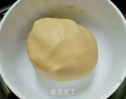 Make Lotus souffle step 1