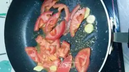 Make Tomato potato fried eggs step 3