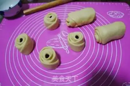 Make Flower bread step 4