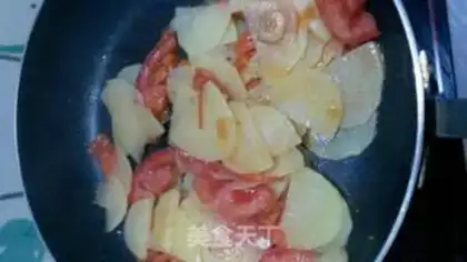 Make Tomato potato fried eggs step 4