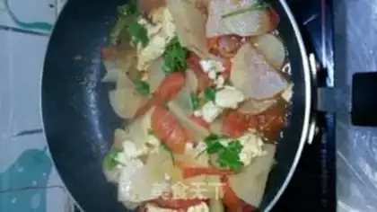 Make Tomato potato fried eggs step 5