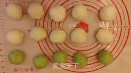 Make Double-colour tea toast step 7