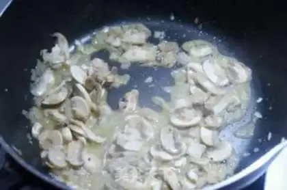 Make Creamed crayfish step 4
