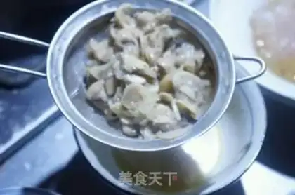 Make Creamed crayfish step 5