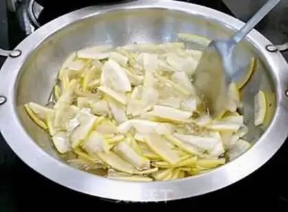 Make A grapefruit step 1