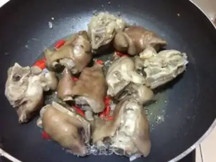 Make Soy pig hoofs step 3
